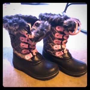 Girls winter boots. Sz 2! Like new!!